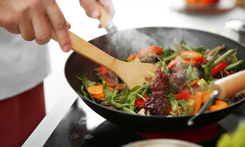 Πέντε συνηθισμένα λάθη στο μαγείρεμα που κάνουν το φαγητό μας επικίνδυνο